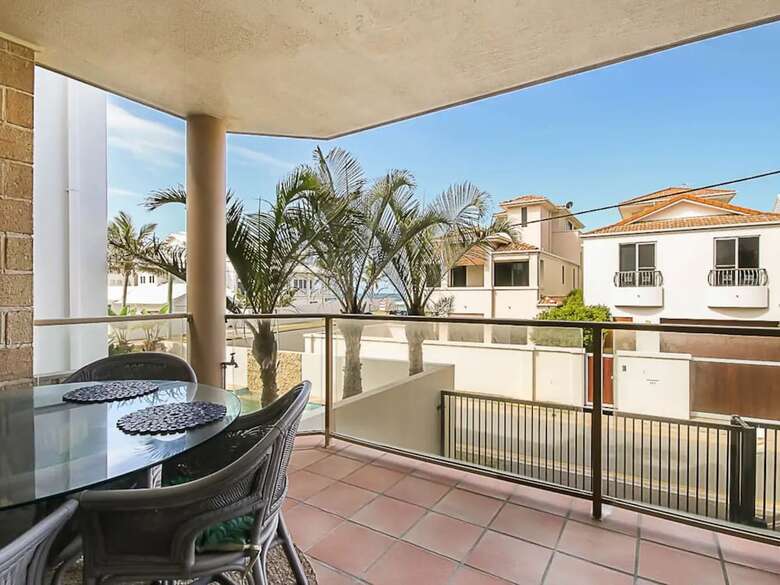 Classy 3 Bedroom Apartment By The Beach