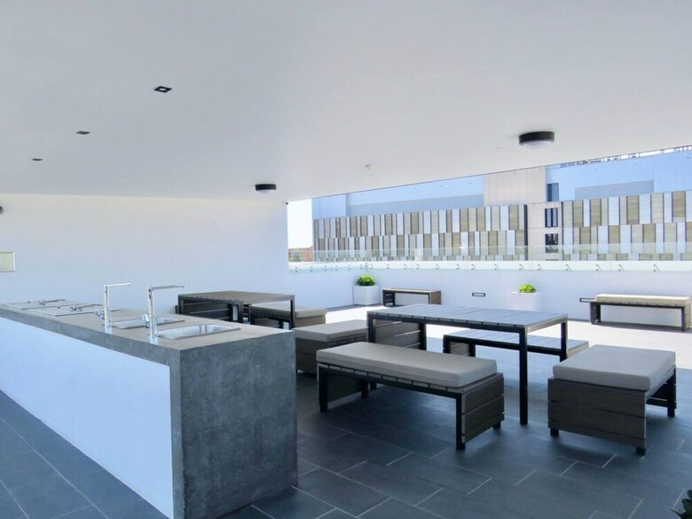Modern 2 Bedroom Dutton Park Apartment With Balcony