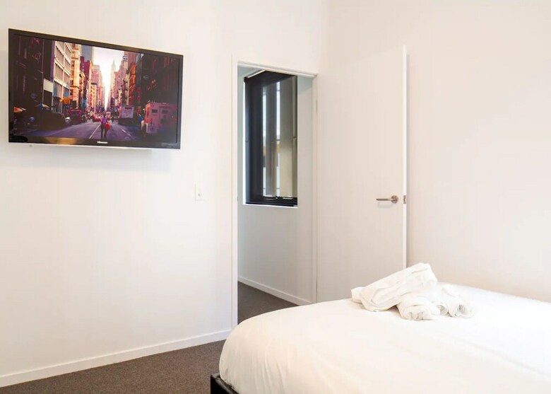 Modern 2 Bedroom Dutton Park Apartment With Balcony