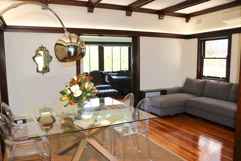 Charming & Cosy Home With City Views