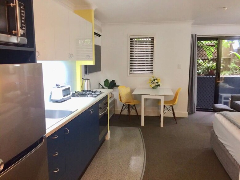 Comfortable Studio Apartment In Leafy New Farm