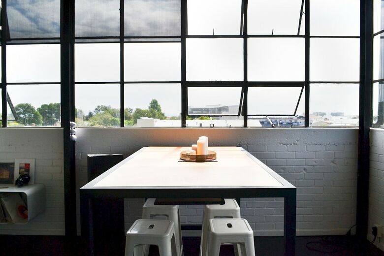 Stylish 2 Bedroom Loft Apartment With Parking