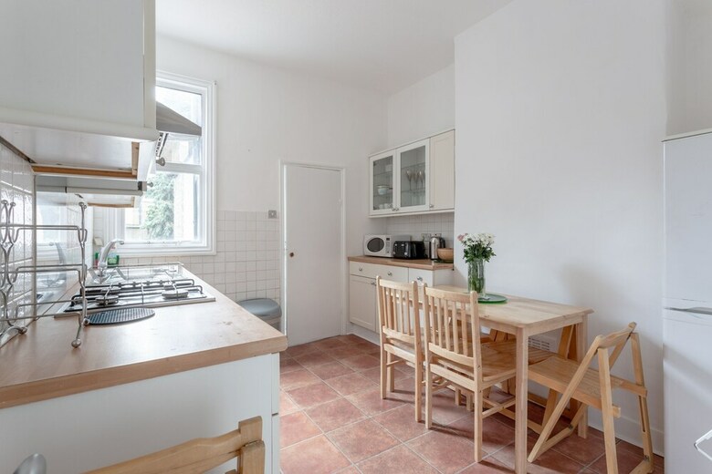 Spacious 4 Bedroom House Close To Tooting Station