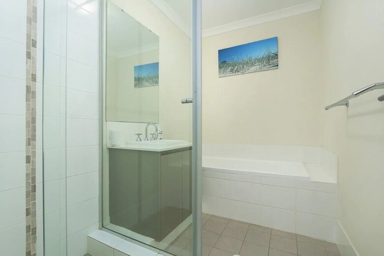 Stunning Home Near Scarborough Beach Sleeps 11