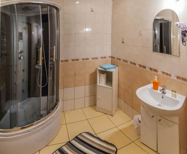 Hostal Flower Rooms & Apartments