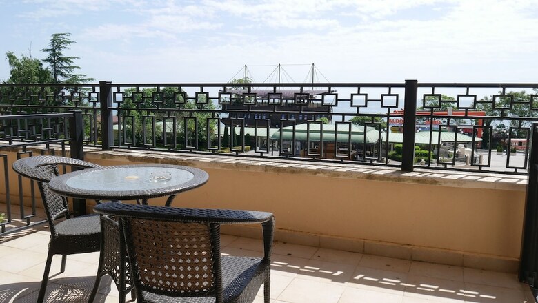 Aparthotel Sea View Rental Front Beach