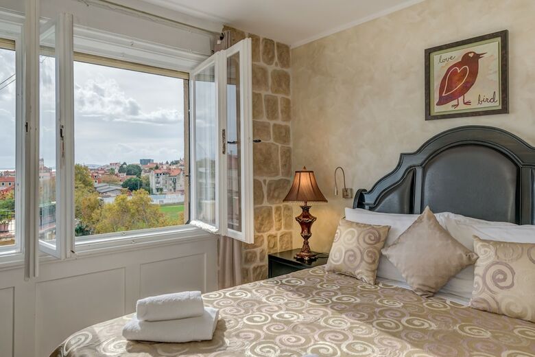 Hotel Metropole Luxury Rooms
