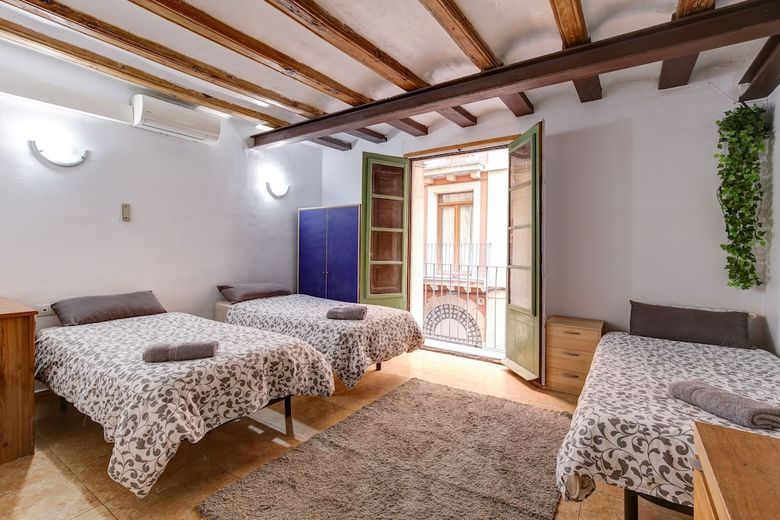 Apartamentos 9 Pax Las Ramblas, Montserrat (Barcelona)