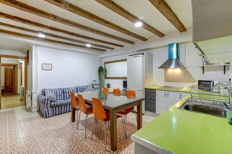 Apartamentos 9 Pax Las Ramblas, Montserrat (Barcelona)
