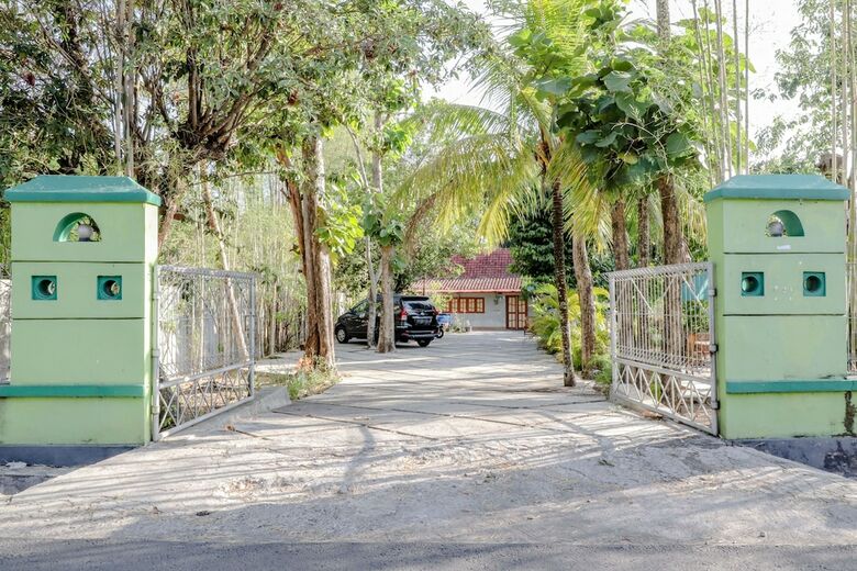 Hotel Omah Nggunung Cafe & Homestay
