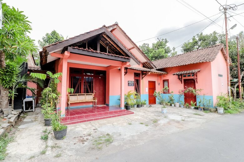 Hotel Homestay Penginapan Anita