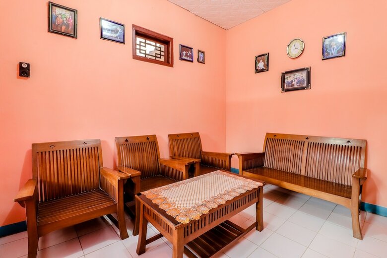 Hotel Homestay Penginapan Anita