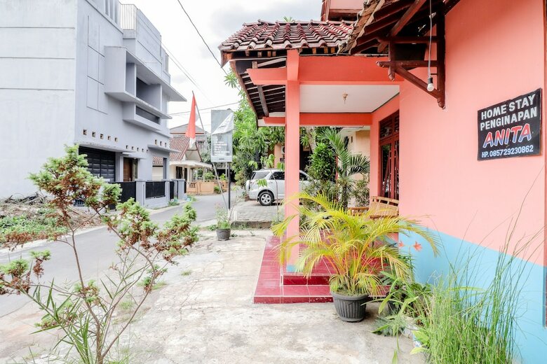 Hotel Homestay Penginapan Anita