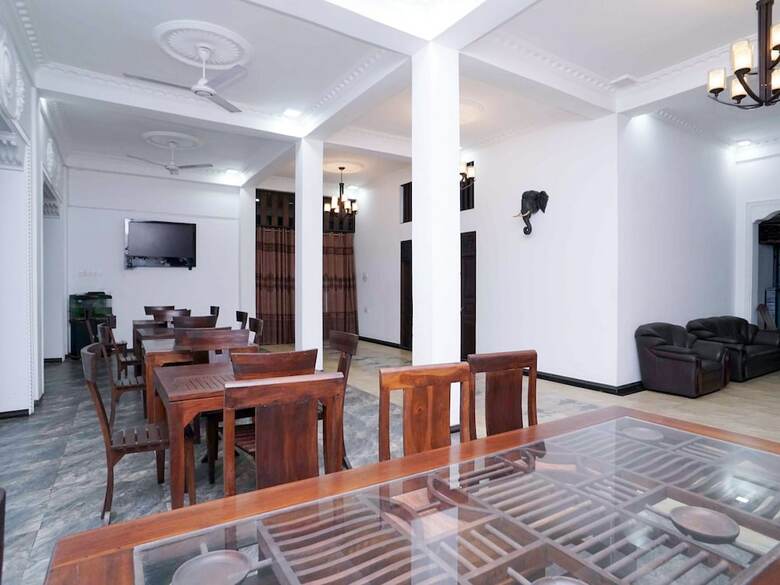 Hotel Oyo 489 Shirantha Rest