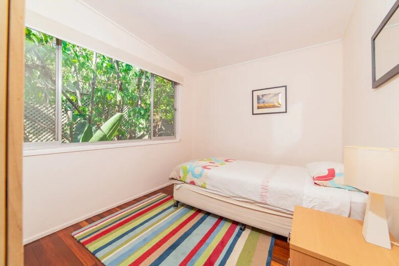 Breezy 4 Bedroom Queenslander In Balmoral