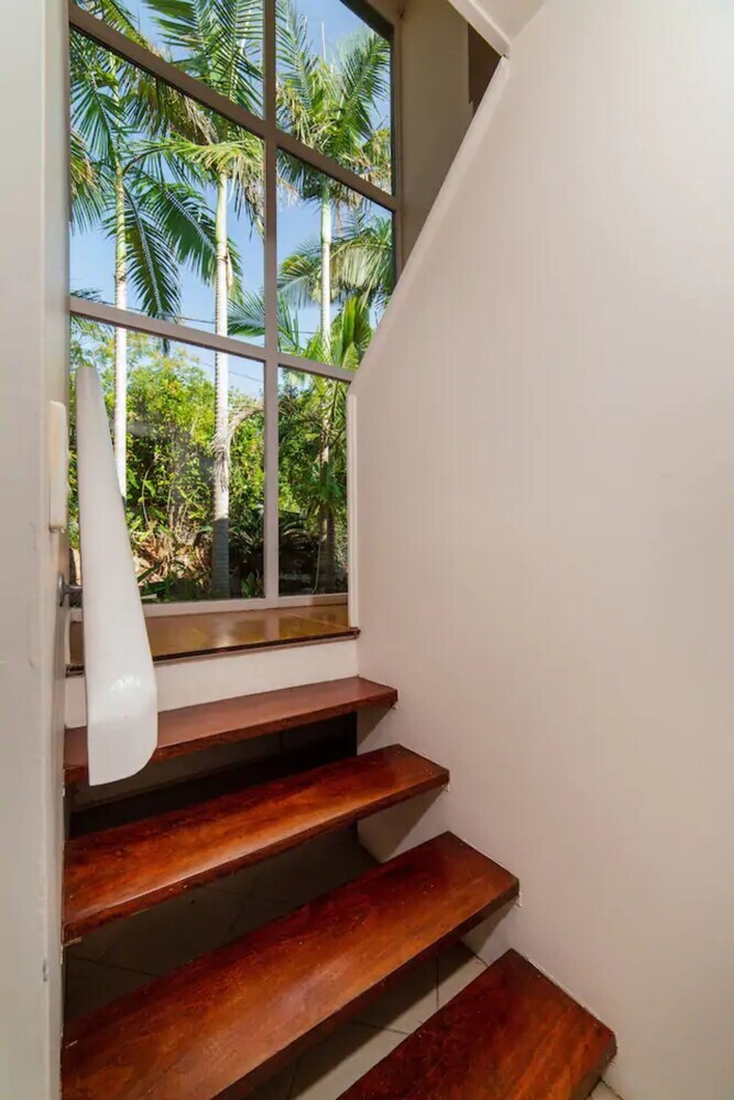 Breezy 4 Bedroom Queenslander In Balmoral