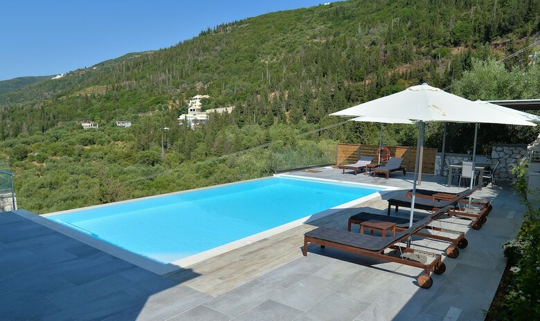 Drimonari Villas