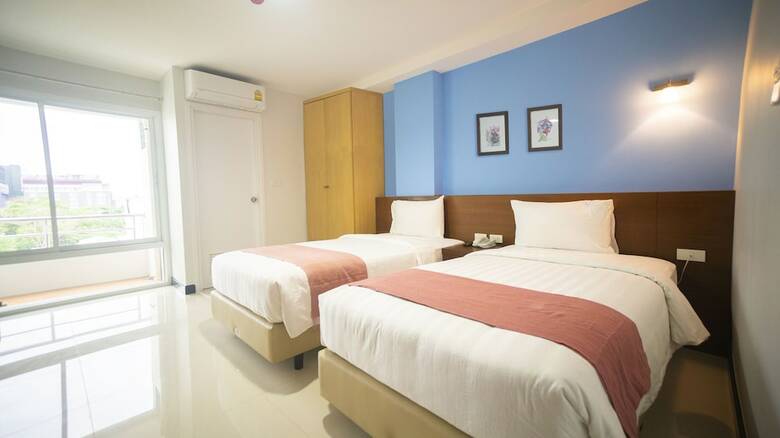 The Willing Hotel And Residence