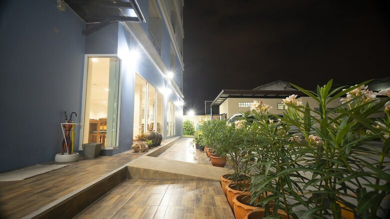 The Willing Hotel And Residence