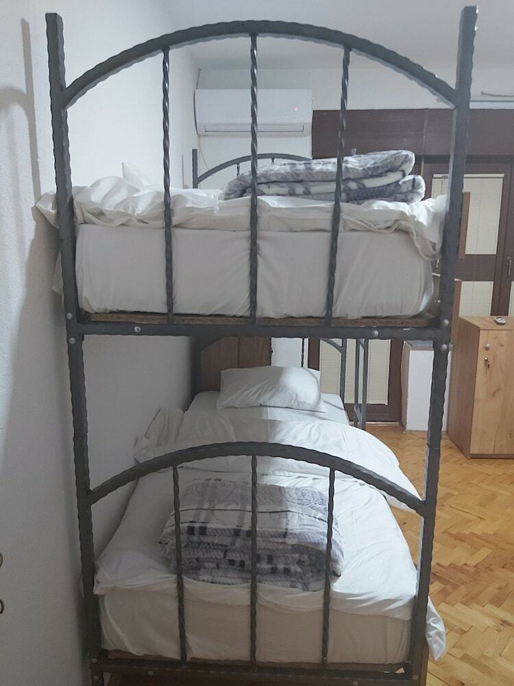 Hostal Hostel & Apartments Academy