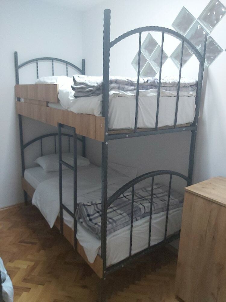 Hostal Hostel & Apartments Academy