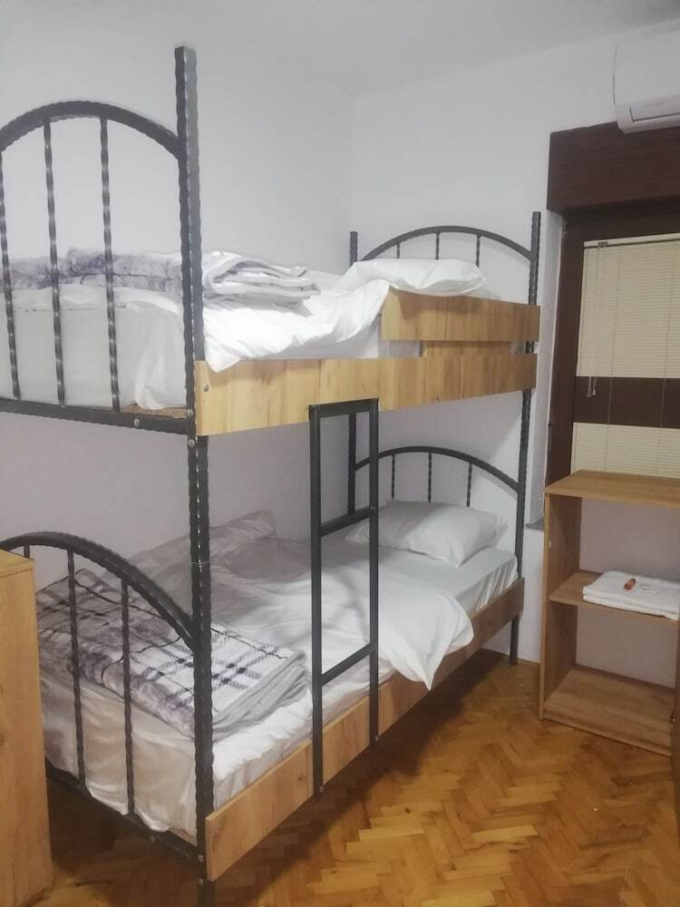 Hostal Hostel & Apartments Academy