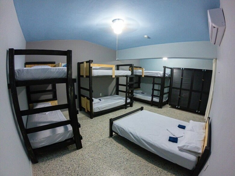 Hostal Royal Honey Hostel