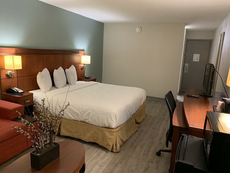 Hotel Orange Inn & Suites