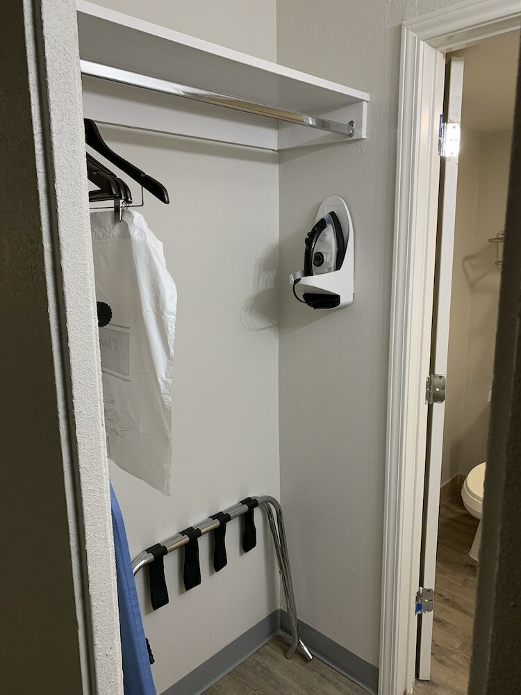 Hotel Orange Inn & Suites