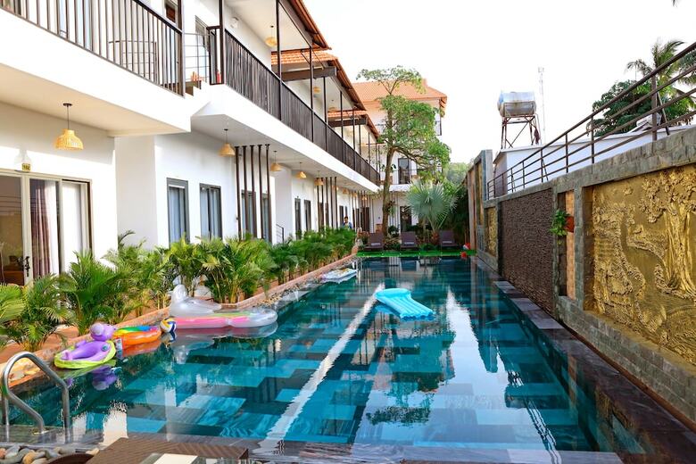 Hotel Aurora House