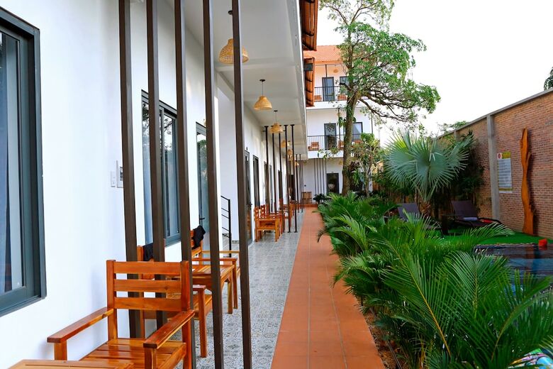 Hotel Aurora House
