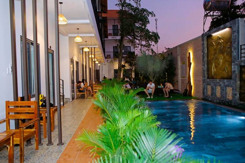 Hotel Aurora House