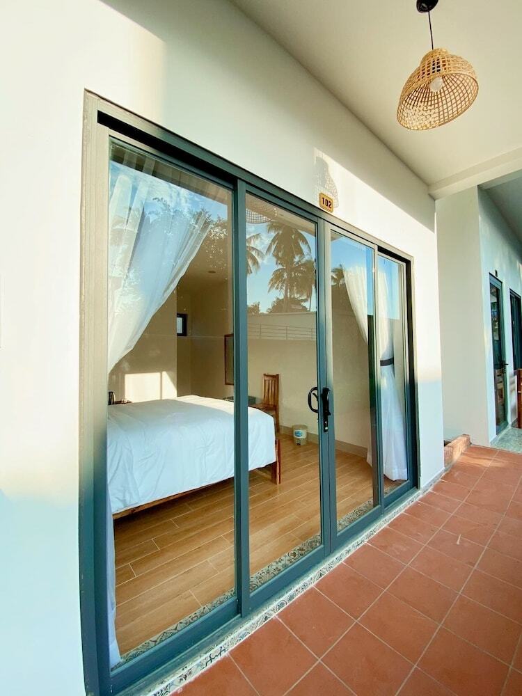 Hotel Aurora House