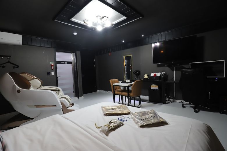 Gunsan Jnk Classic Hotel - Black