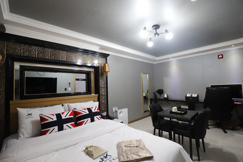 Gunsan Jnk Classic Hotel - Black