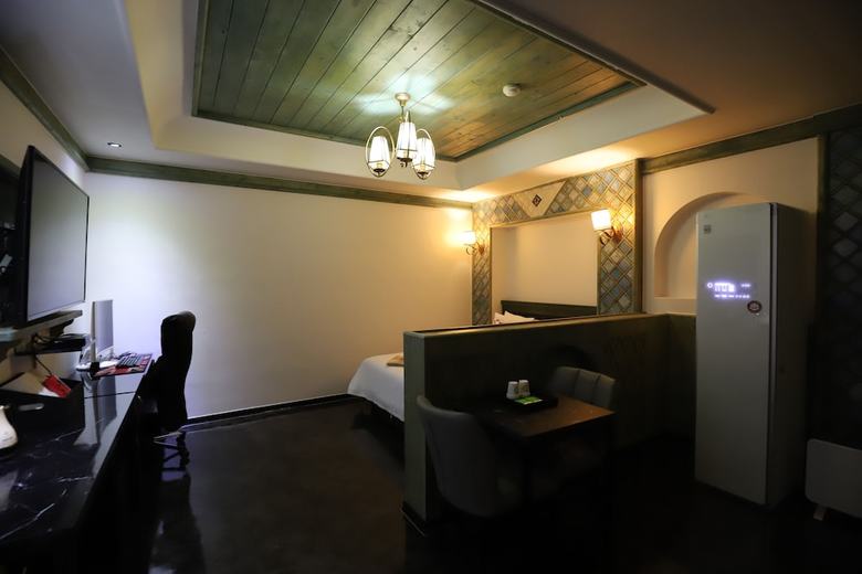 Gunsan Jnk Classic Hotel - Black