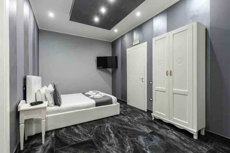 Hotel Bella Napoli Suites