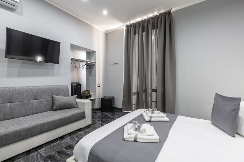 Hotel Bella Napoli Suites