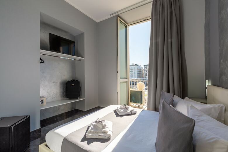 Hotel Bella Napoli Suites