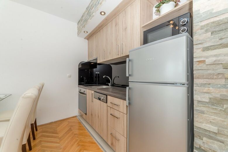 Apartment Radovic Nives