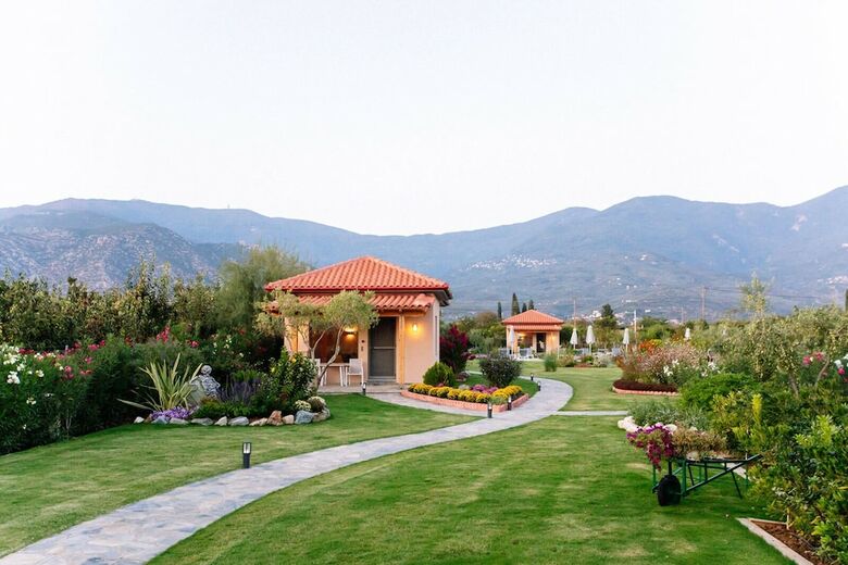 Elite Cottages - Adults Only