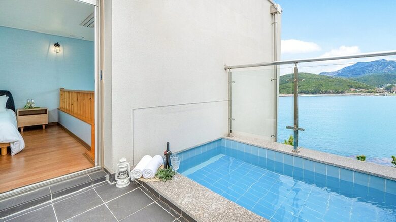Ara Pool Villa Pension