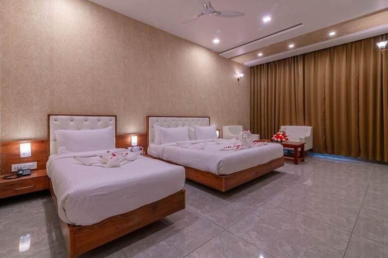 Hotel Savitri Resorts