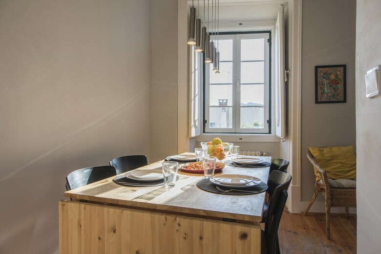 Trendy & Lightful Apartment