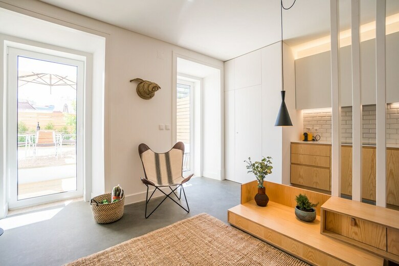 Wood Wall & Garden Apartment