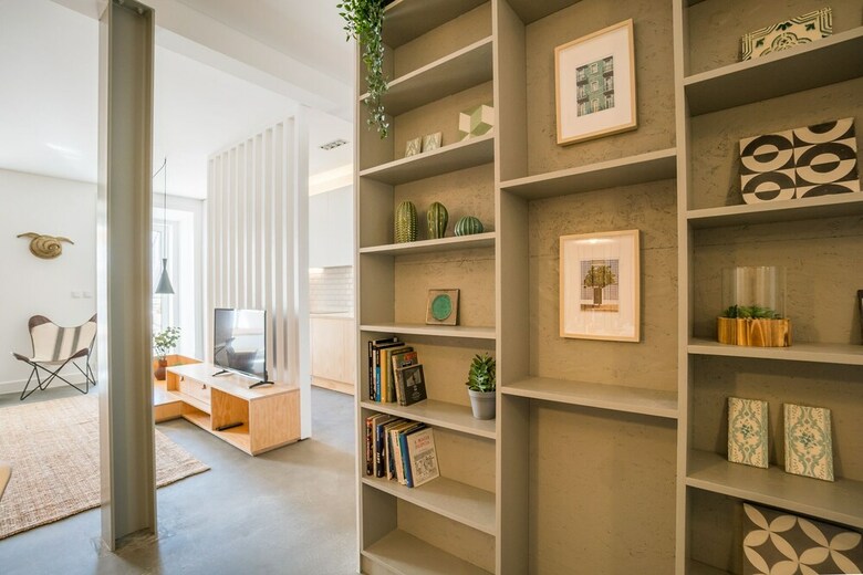 Wood Wall & Garden Apartment
