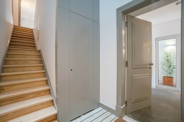 Wood Wall & Garden Apartment
