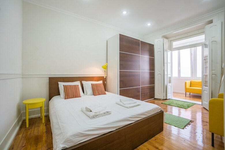 Colorful And Bright 3 Apartment