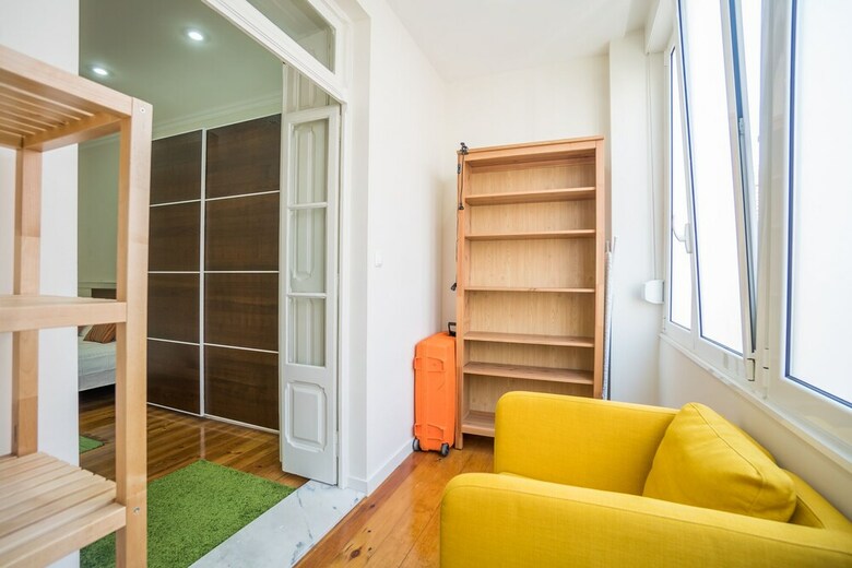 Colorful And Bright 3 Apartment