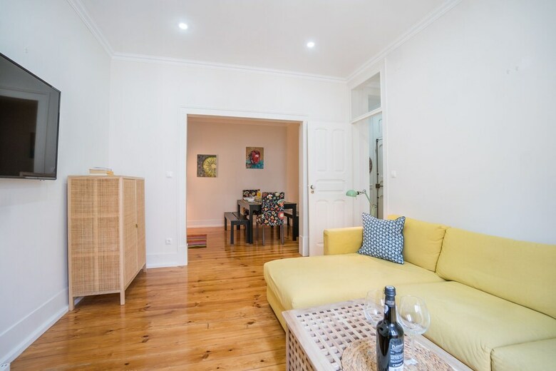 Colorful And Bright 3 Apartment